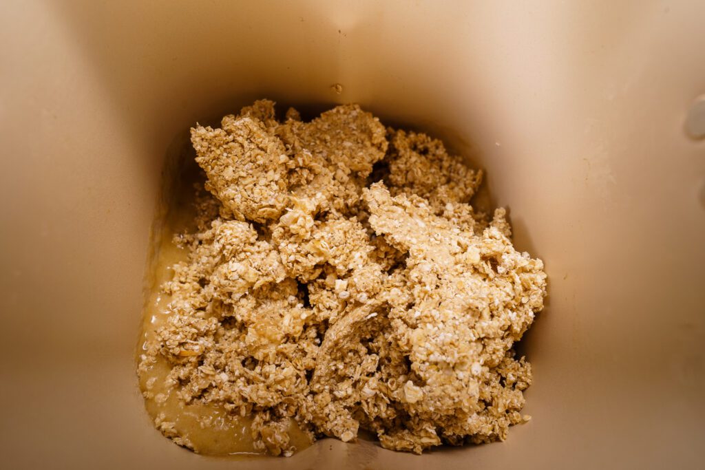 Bananenbrot-Teig in der Backform vor dem Backen
