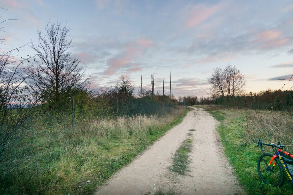 Gravel-Strecke durch den Wüstemarker Forst bei Berlin