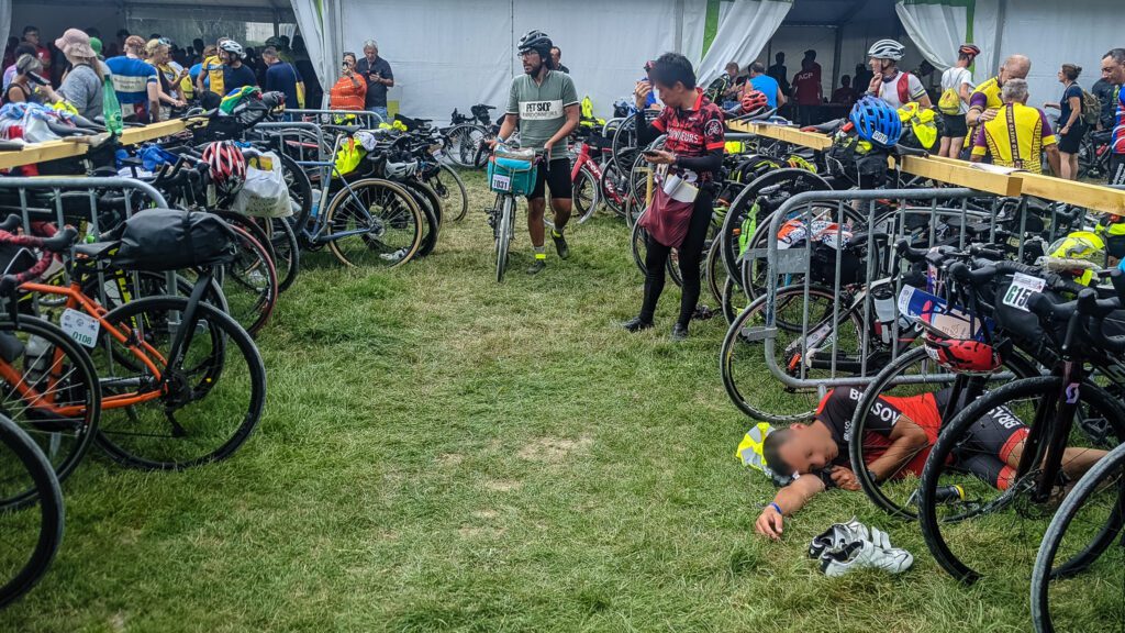 Zieleinfahrt von Paris–Brest–Paris in Rambouillet
